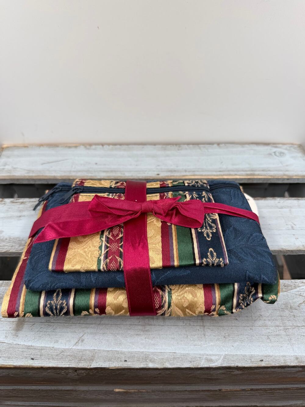 VTG Fabric Tapestry Jewelry Travel Organizer/Pouch WalletMulti-Zip Set - Ribbon